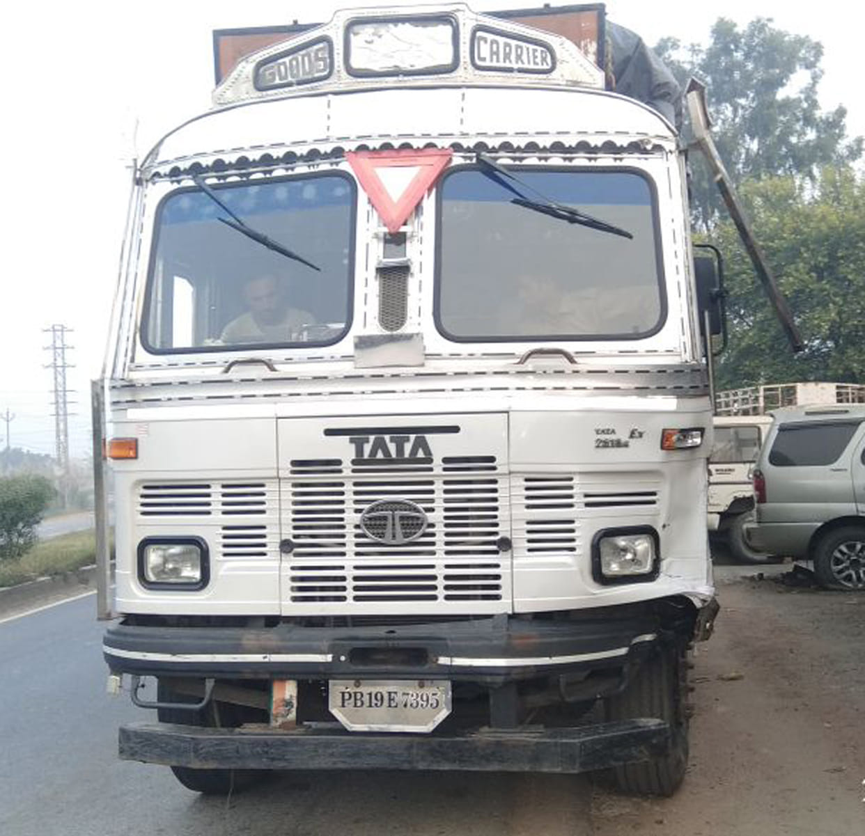 पेशी पर आई पत्नी को ट्रक के आगे धकेला