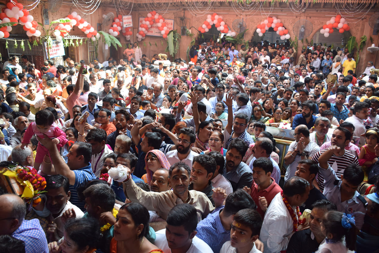 ठाकुर बांके बिहारी मंदिर में शीतकालीन सेवा पूजा शुरू