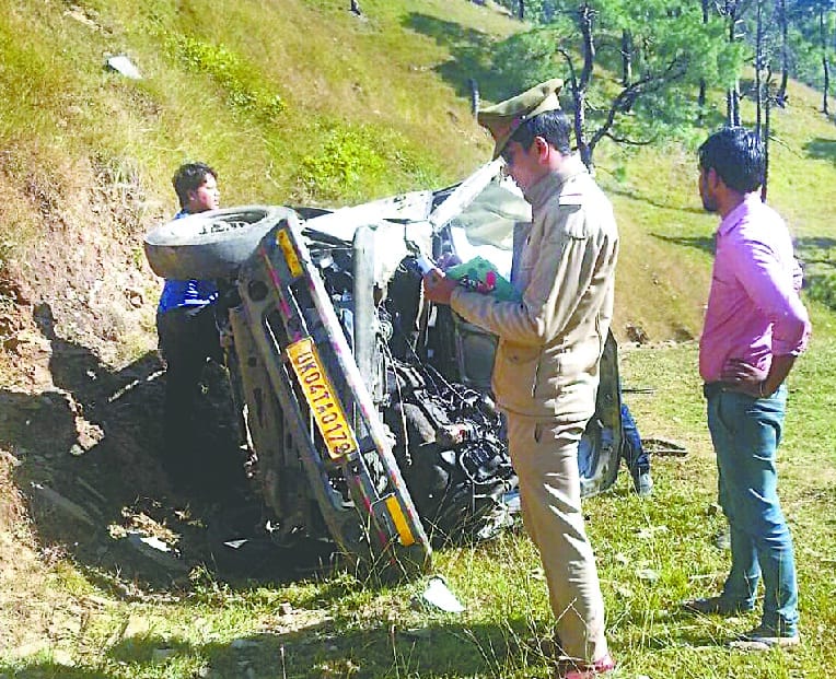 Sumo ditch falls, driver dies