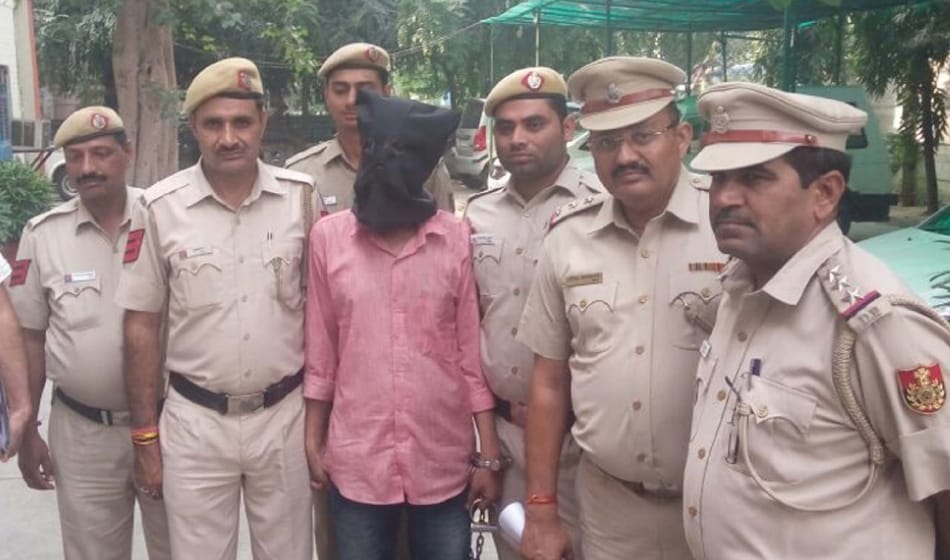 delhi police arrested minor thief