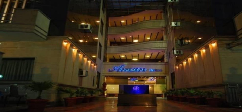 Body of a couple found at a hotel in Rajouri Garden OF Delhi