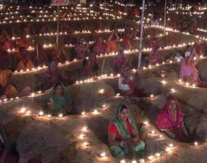 Here's the burning lamp on the tombs of people alive at night