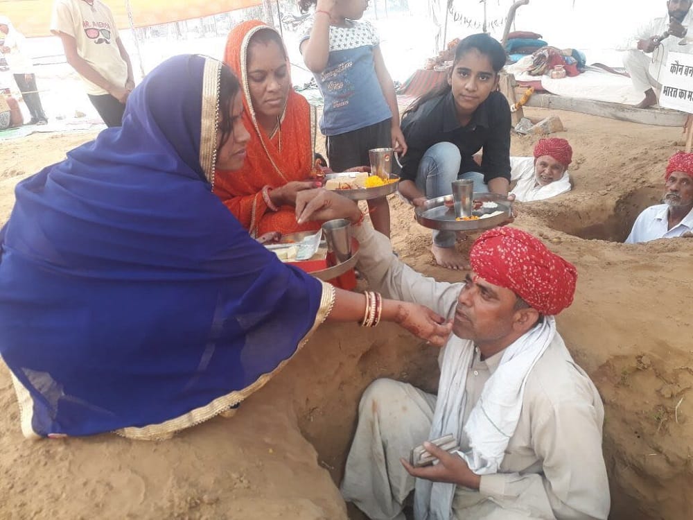 bhaidooj celebrated in tombs in nindar jaipur by farmers   