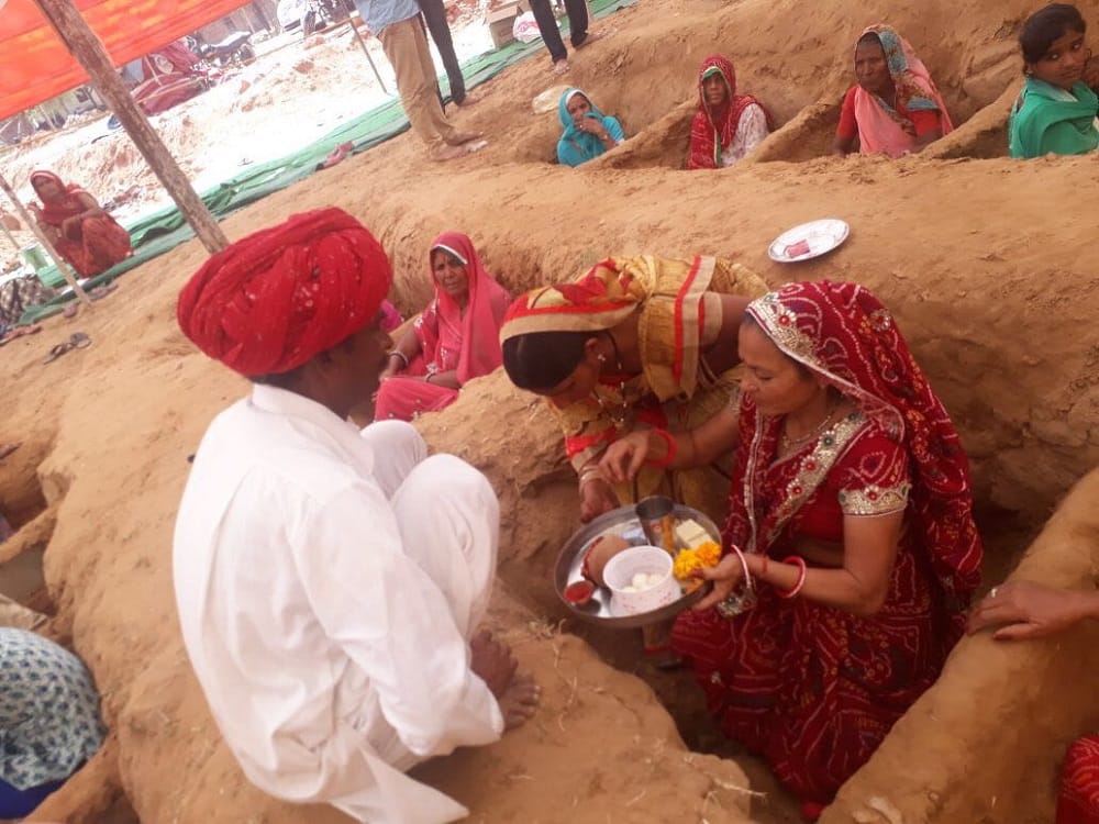 bhaidooj celebrated in tombs in nindar jaipur by farmers   