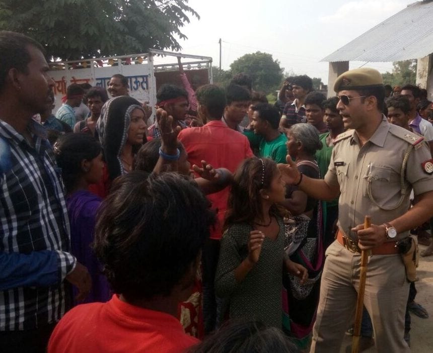 Lathi charge during statue immersion