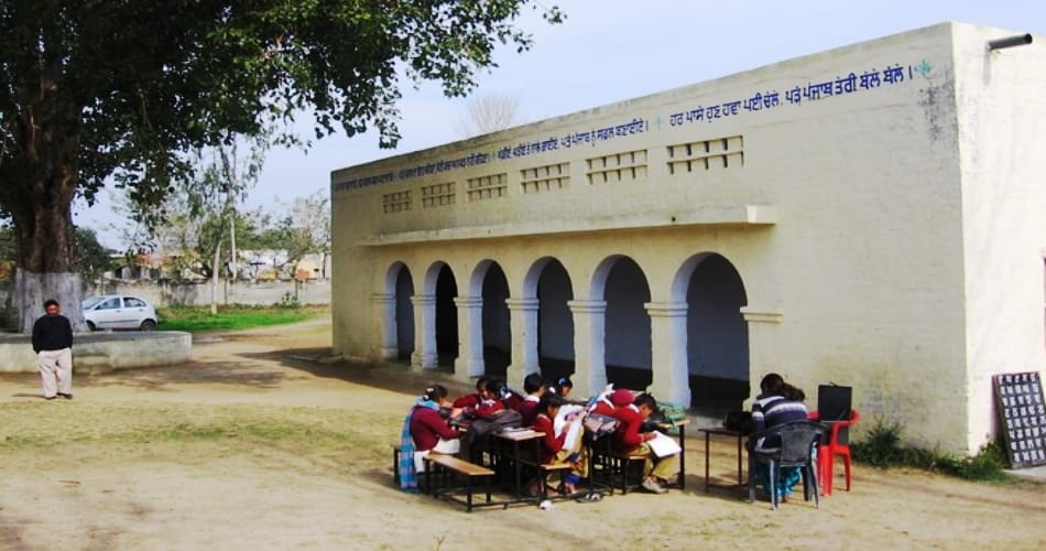 Punjab Education Department decided to close 800 government primary schools
