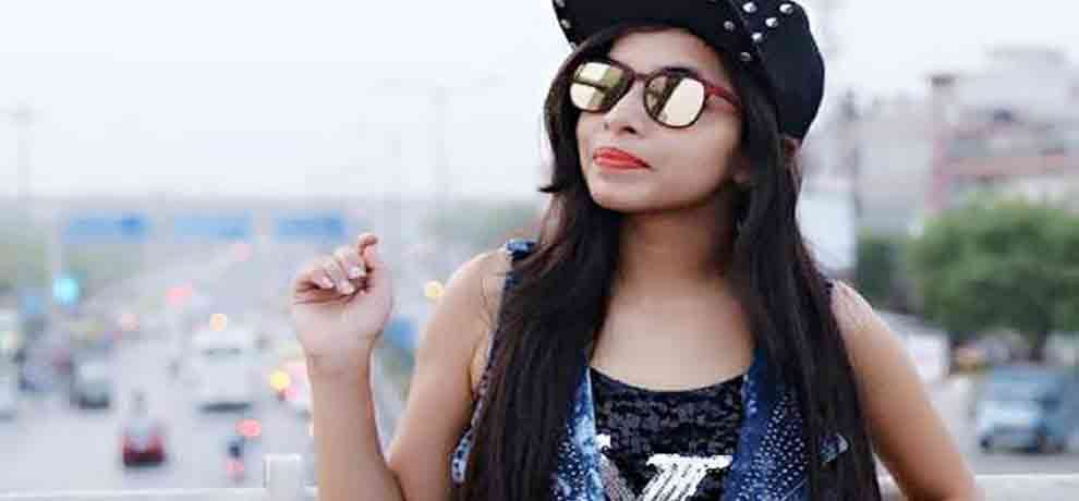 IN BIGG BOSS 11 DHINCHAK POOJA GET ENTRY WITH HUGE MONEY