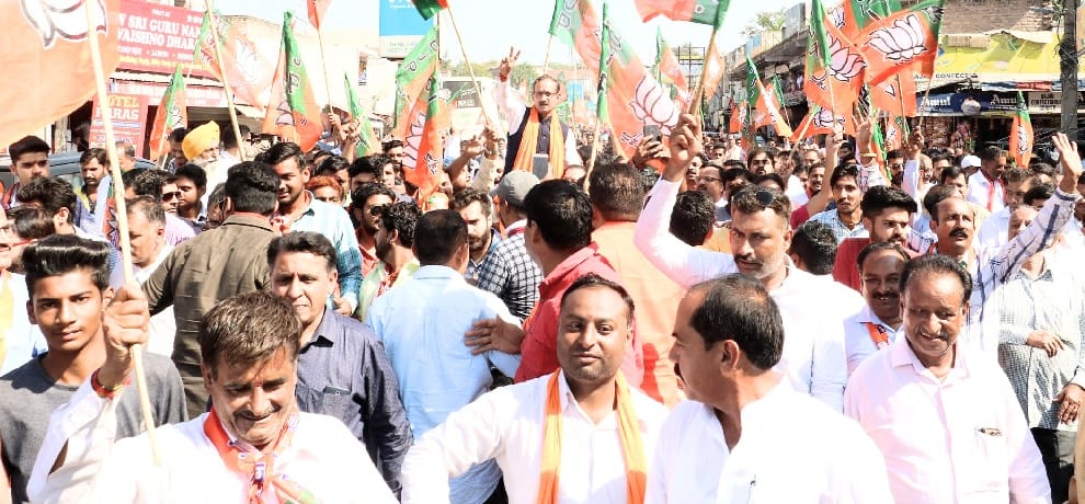 नामांकन के दौरान सती ने किया शक्ति प्रदर्शन