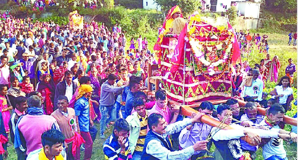 Thousands of people chanting the chariot of Mother Bhagwati became witnesses