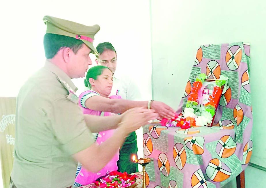 Paid tribute to martyr sautiyal