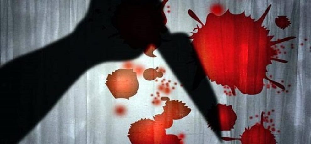 In a mutual dispute, boyfriend attacked with knife on girlfriend in noida 