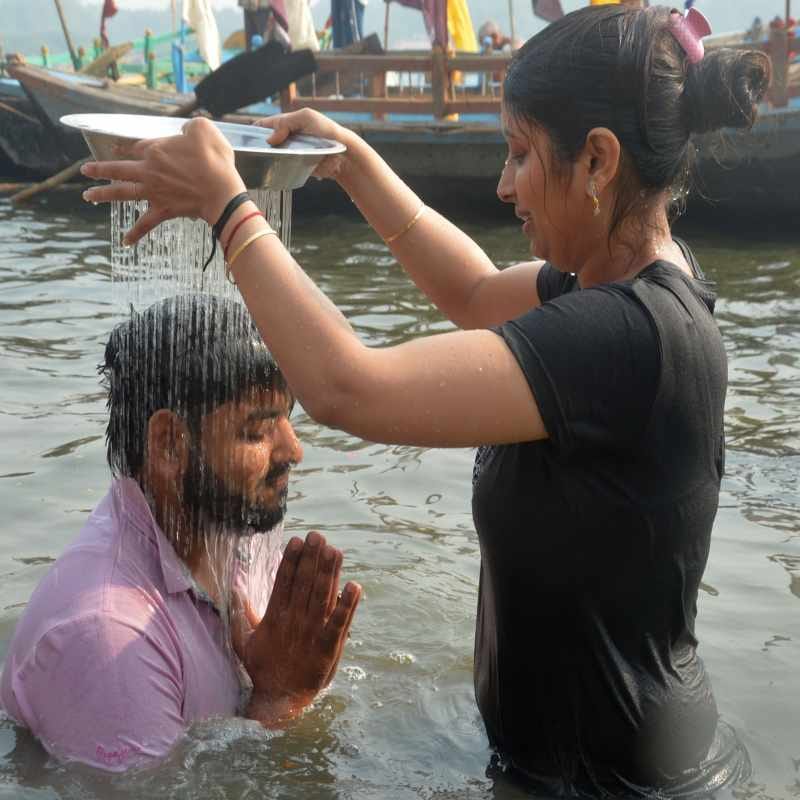 mathura brother sister taking bath in yamuna 