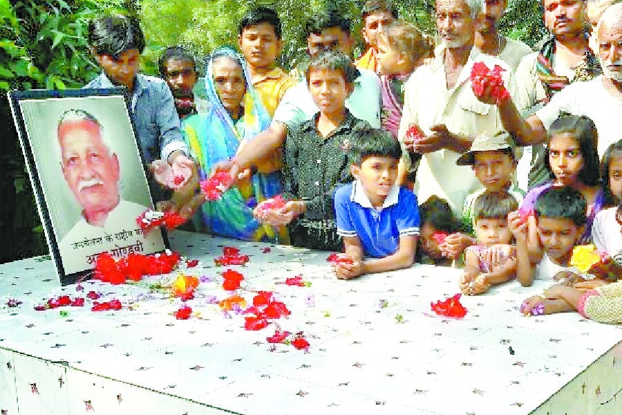 adam gondavi birth anniversary celebrated in gonda.