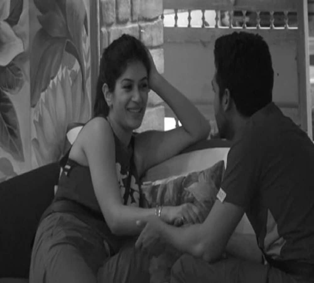 big boss contestants puneesh and bandagi kissed each other during show