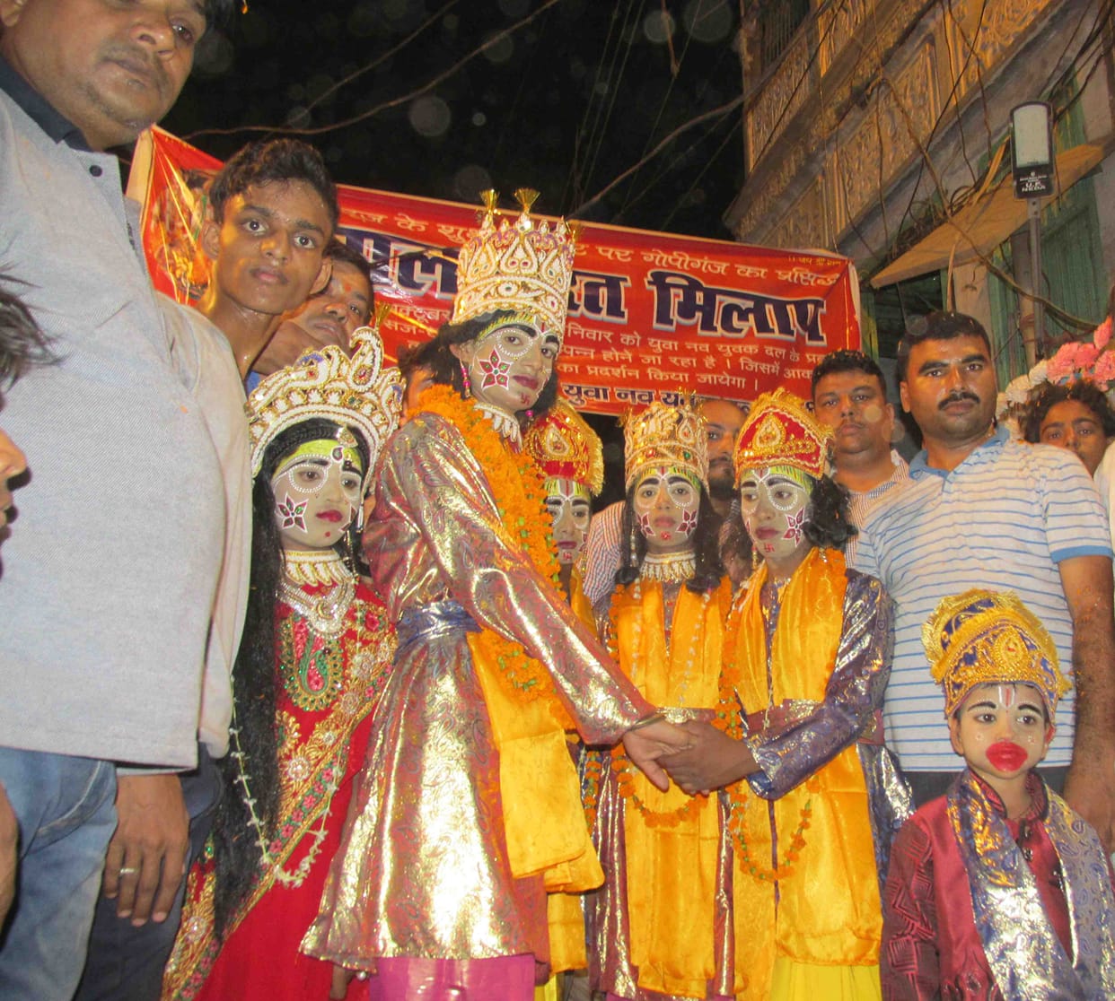 आकर्षक झांकी  देख लोग हुए मंत्रमुग्ध