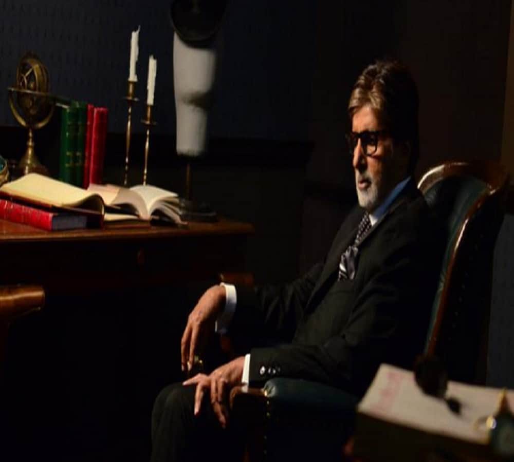 bollywood actor amitabh bachchan shared a fake photo of golden temple  