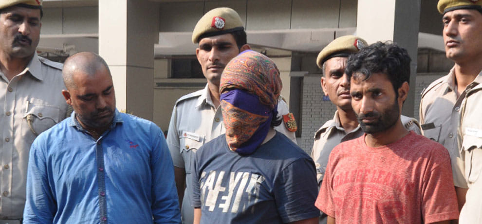 car thief gang arrested in delhi with kingpin who done plastic surgery 