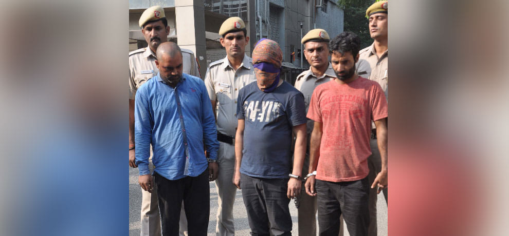 car thief gang arrested in delhi with kingpin who done plastic surgery 