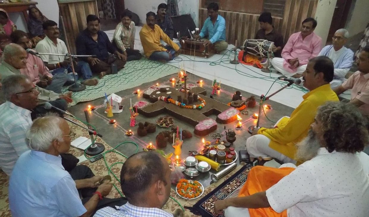 धूमधाम से हुई गोवर्धन पूजा