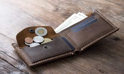 never keep these five things in your wallet