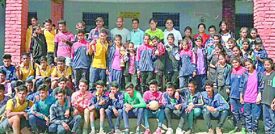 district players got three gold in handball