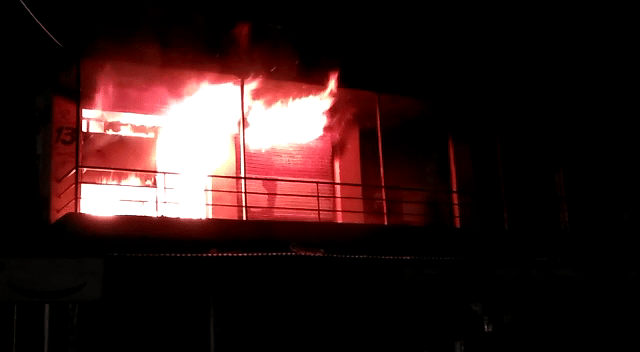 fire broke out in 4 shops due to short circuit in jaisalmer vendors bears lakhs of  loss 