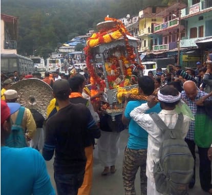 baba kedar utsav doli huge welcome in guptkashi
