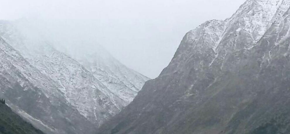 snowfall at peaks of lahaul spiti