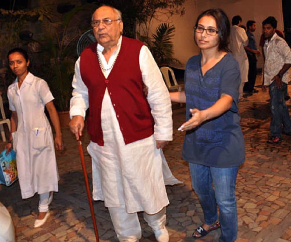 rani mukharjee's father died on Sunday Morning, He was Directed Dileep kumar in Leader