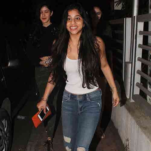 shahrukh khan daughter suhana on a movie date with special friends