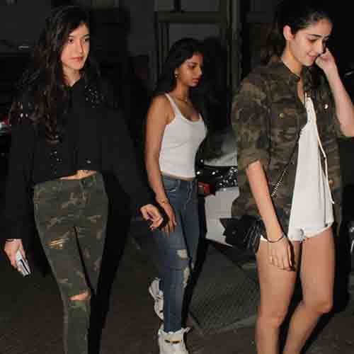 shahrukh khan daughter suhana on a movie date with special friends