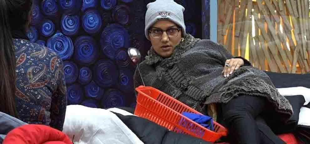 in bigg boss 11 sapna chaudhary beats hina khan in votes