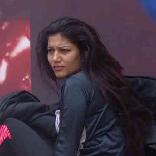 in bigg boss 11 sapna chaudhary beats hina khan in votes