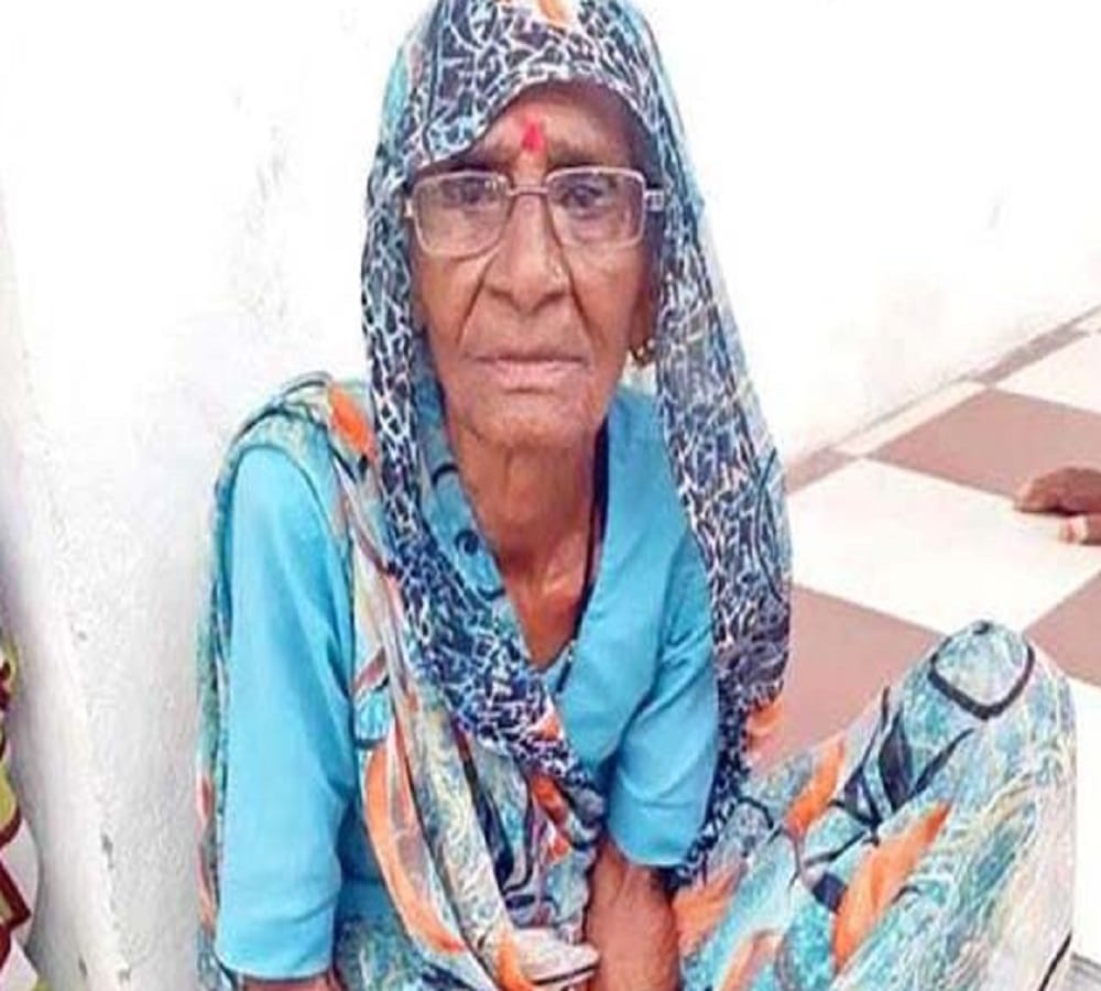Dhamnod woman Sarasvati Bai not having food last 60 years 