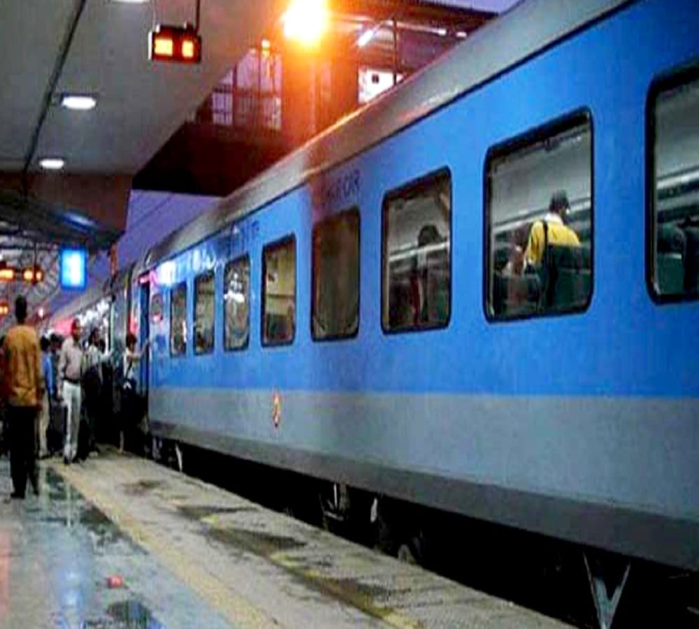 new train running schedule starting from lucknow