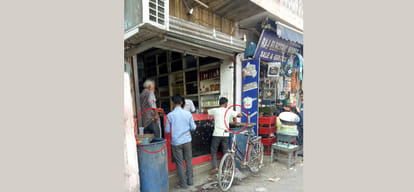 women being teased in gurugram by drunk men in day light