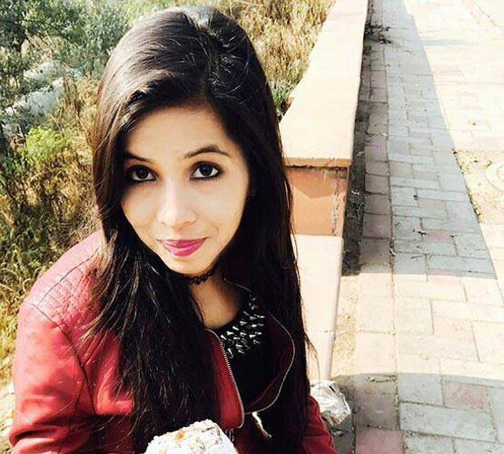 dhinchak pooja enter in bigg boss house know about her personal life