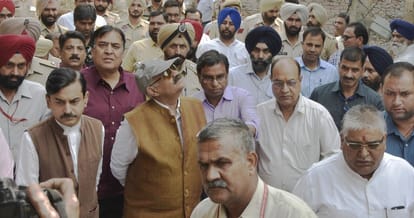 Governer Badnaur Meet RSS Leader Ravinder Gosain's family