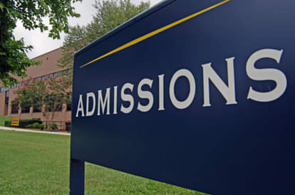 Students facing problems in Lucknow University PHD admission.