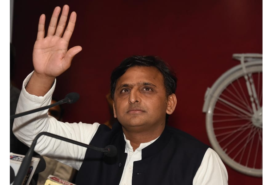 akhilesh yadav comments on completing one year of demonetisation.