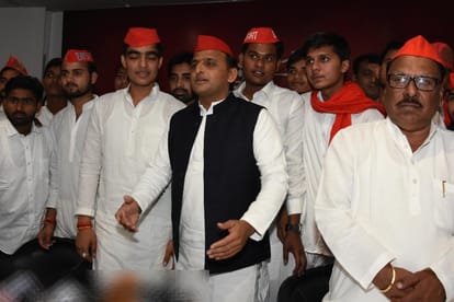 akhilesh yadav in press conference.
