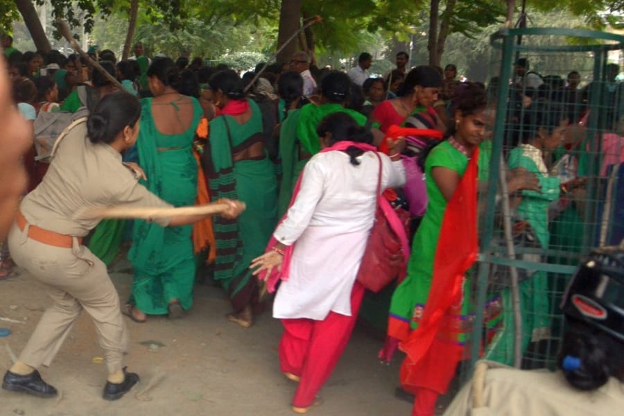  anganbadi workers protest in Lucknow.