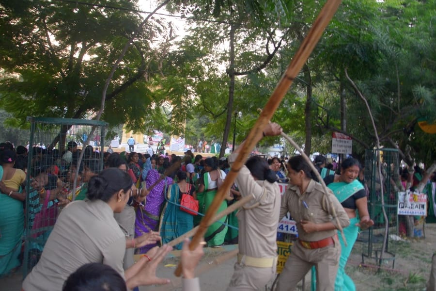  anganbadi workers protest in Lucknow.