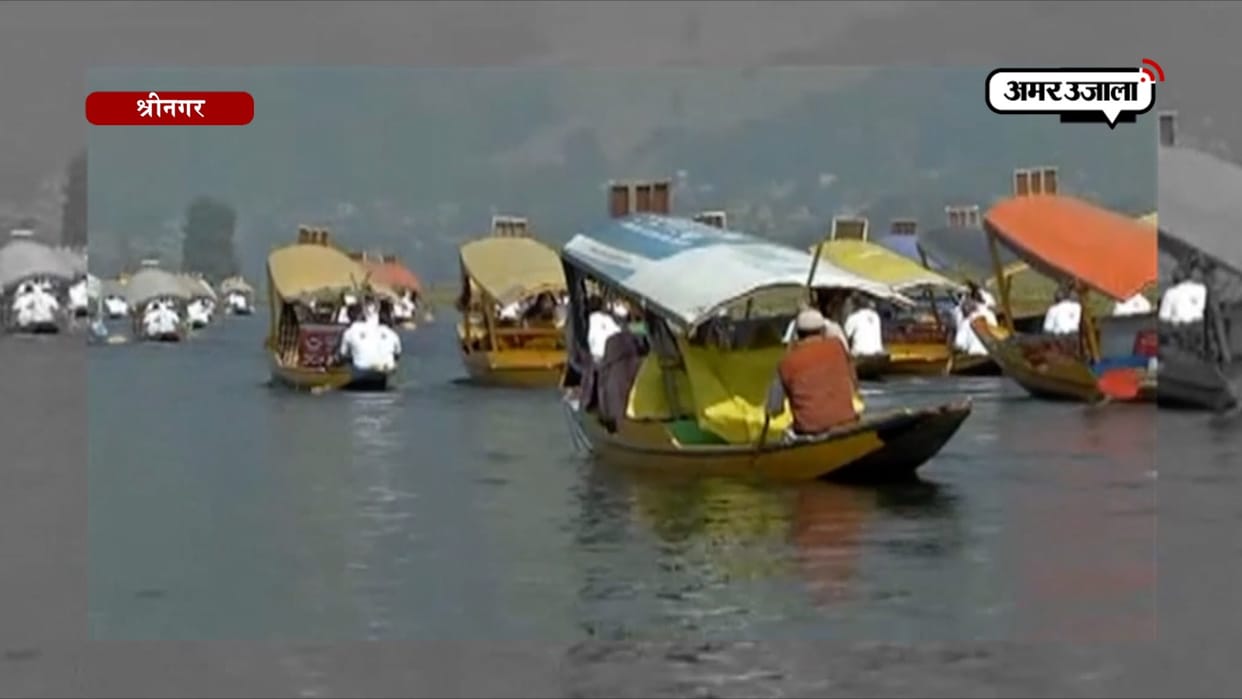 house boats in dal lake set on fire after short circuit in srinagar jammu kashmir