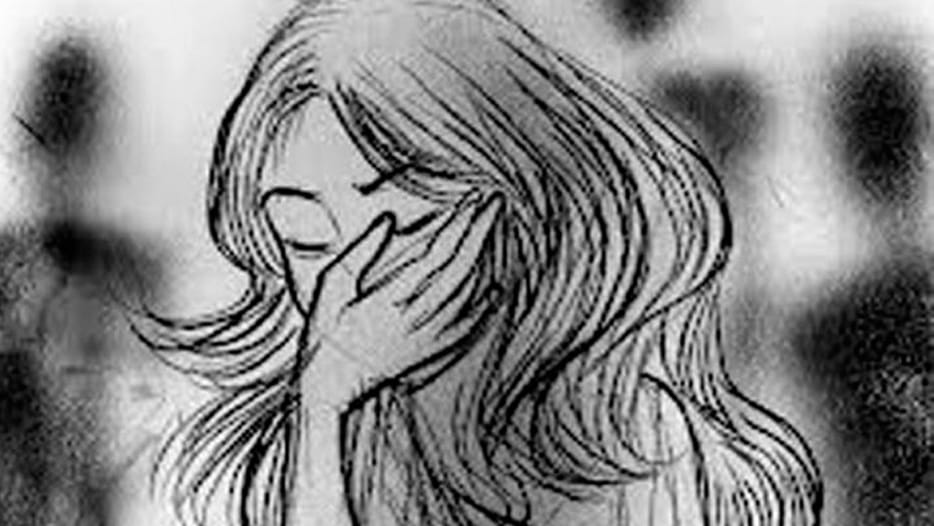 The girl was hanged from the tree by killing the girl