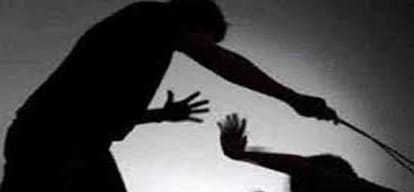 a husband attacked his wife in Bareilly