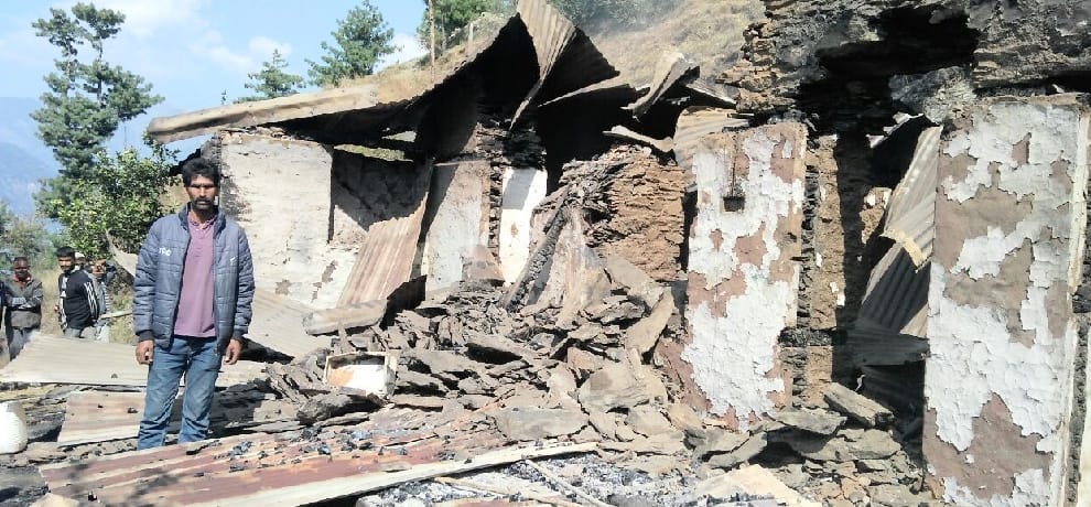 two storey house on fire at rampur bushahr