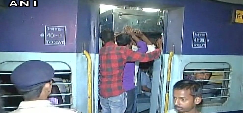  Heavy rush of passengers at New Delhi railway station ahead of Chhath Puja