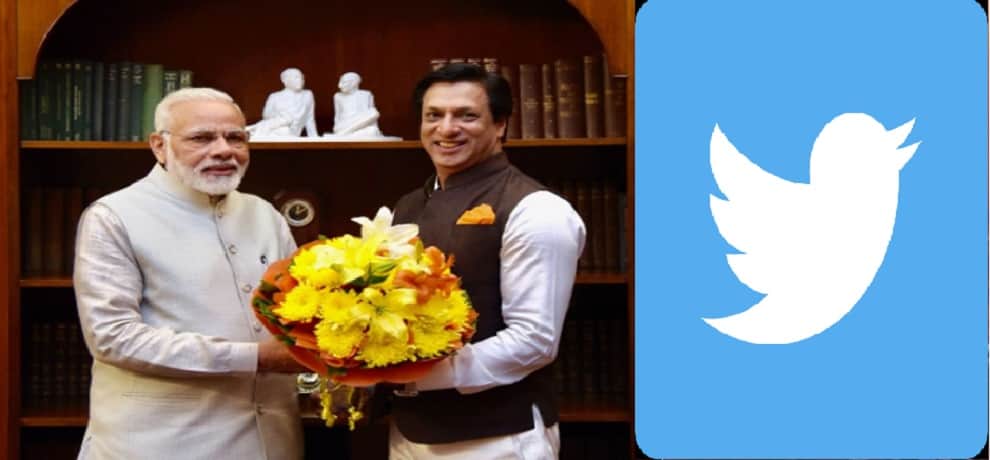 Madhur Bhandarkar mets PM Modi, posted pic with him