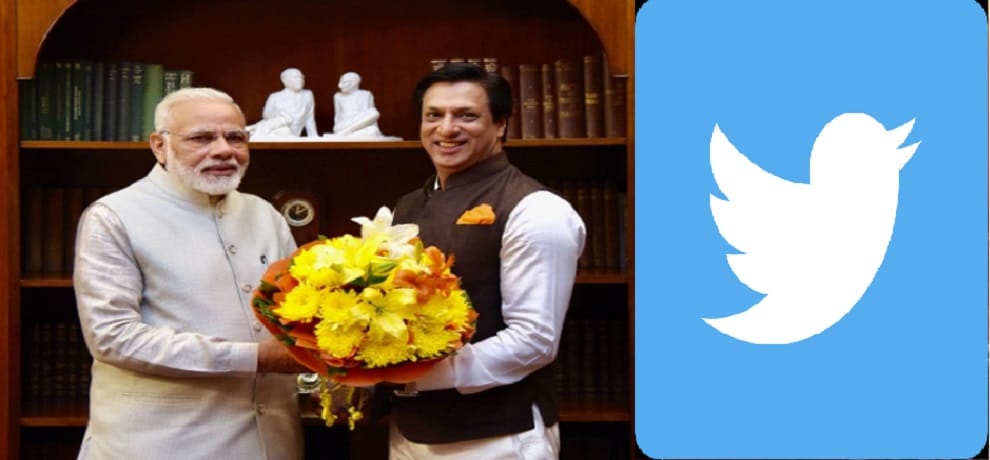 Madhur Bhandarkar mets PM Modi, posted pic with him